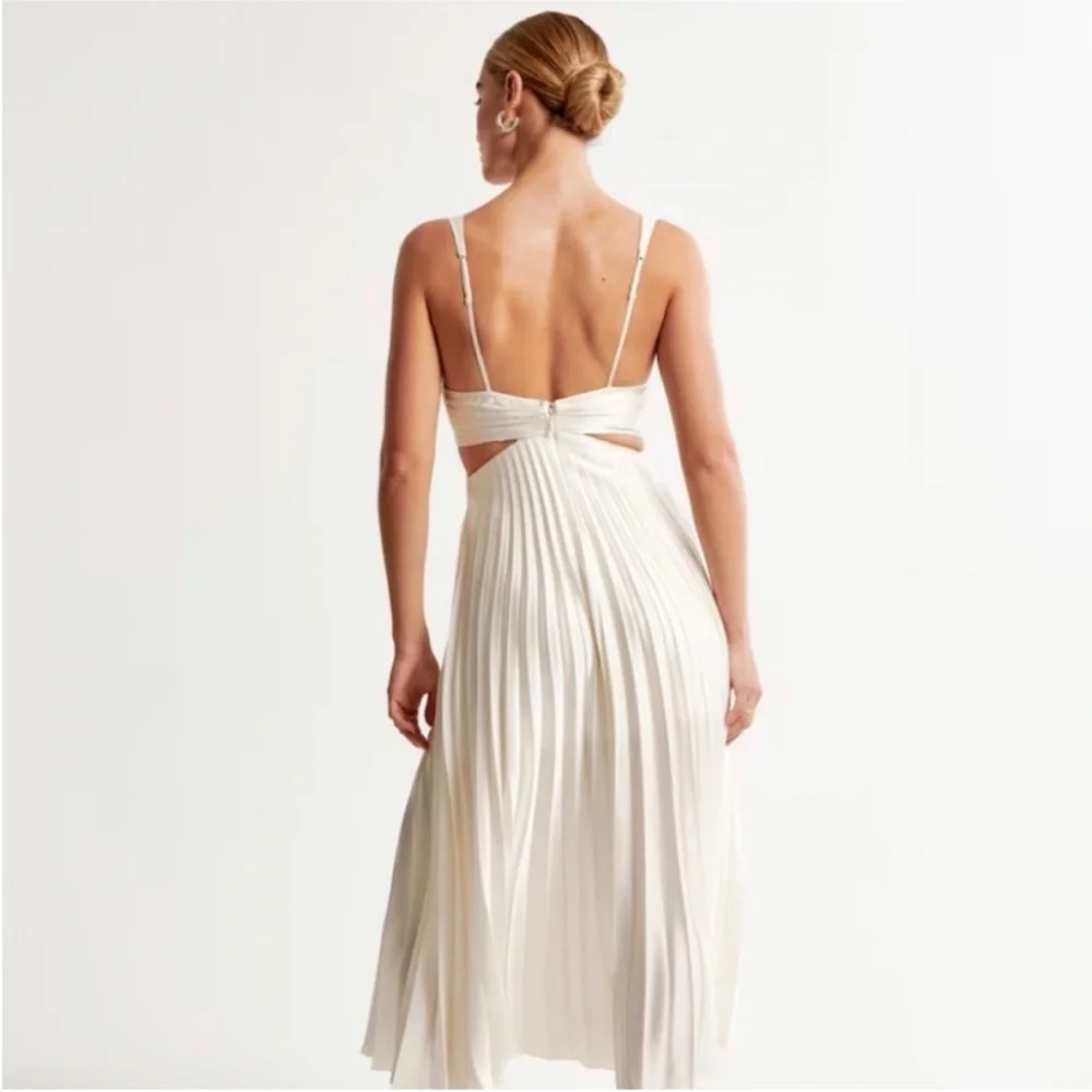 Abercrombie & Fitch Giselle Pleated Cutout Maxi Dress size Large NWT. PRICE FIRM - Picture 2 of 8